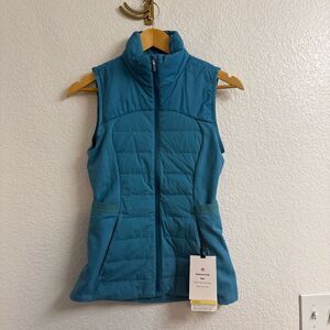 Lululemon Down for It All Vest Oceanic Size 4 BNWT